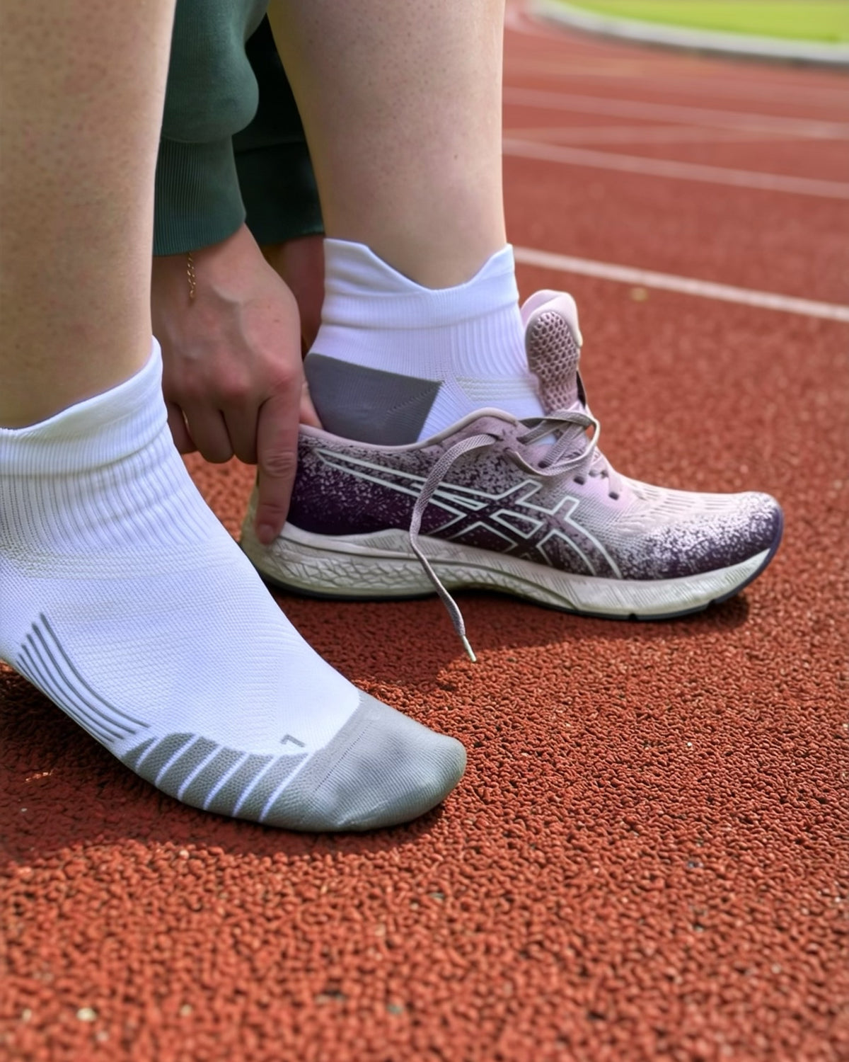 White cushioned sports ankle socks